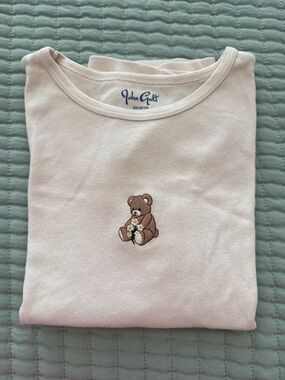 brandy melville light pink relaxed tshirt with embroidered brown teddy bear